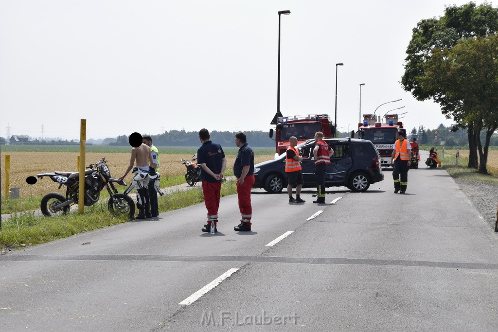 Schwerer Krad Pkw Unfall Koeln Porz Libur Liburer Landstr (Krad Fahrer nach Tagen verstorben) P042.JPG - Miklos Laubert